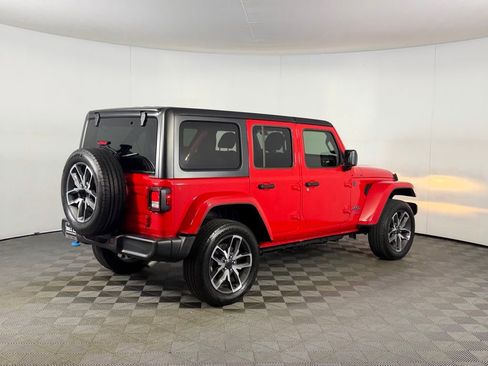 Used 2024 Jeep Wrangler Unlimited image 5