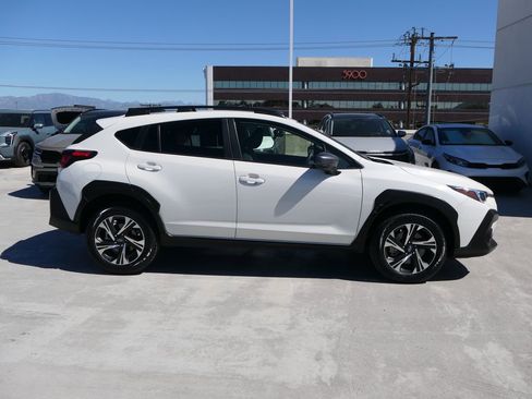 Used 2024 Subaru Crosstrek 2.0i Premium w/ Crosstrek Mirror Package AWD/4WD image 3
