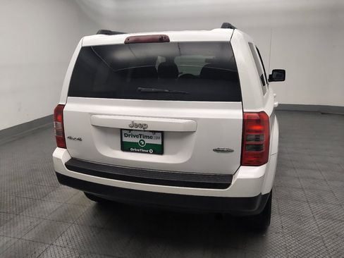Used 2014 Jeep Patriot Latitude AWD/4WD image 7