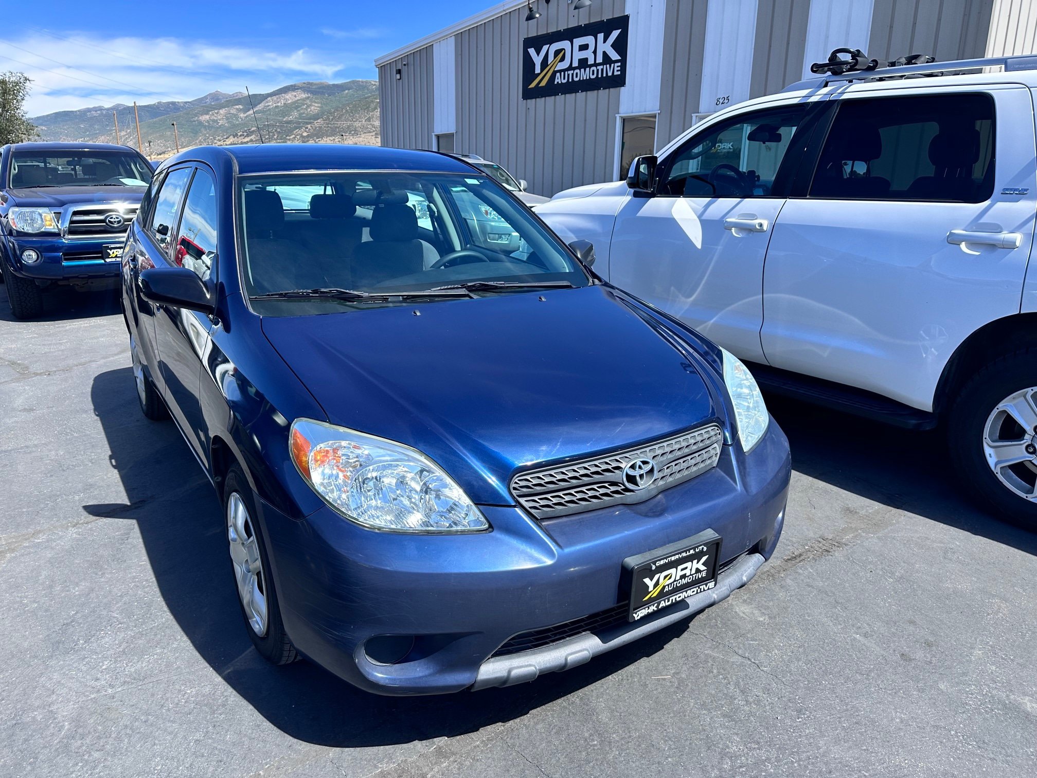 Used 2005 Toyota Matrix FWD image 1
