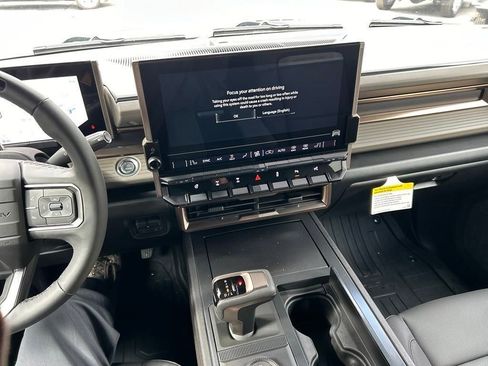 Used 2025 GMC Hummer EV 2X w/ Extreme Off-Road Package AWD/4WD image 17