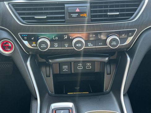 Used 2022 Honda Accord Touring image 33