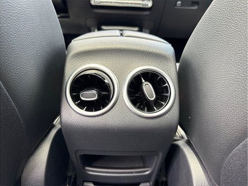 Used 2023 Mercedes-Benz GLB 250 4MATIC image 39