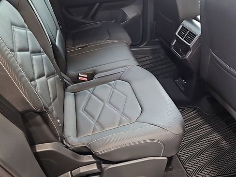 New 2026 Volkswagen Atlas Cross Sport SE FWD image 17