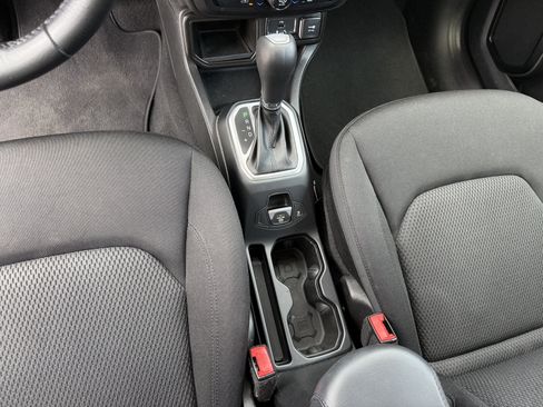 Used 2019 Jeep Renegade Altitude w/ Quick Order Package 2XM FWD image 28