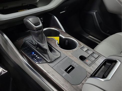 Used 2023 Toyota Highlander Platinum FWD image 19
