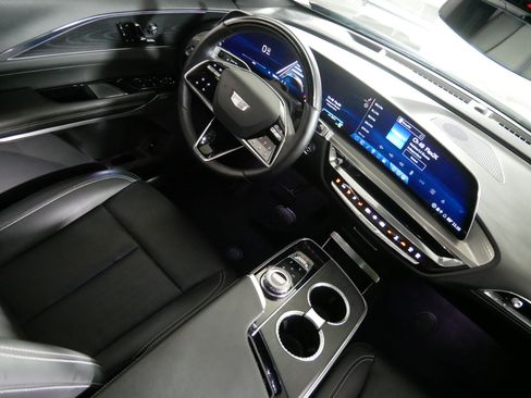 Used 2024 Cadillac Lyriq Luxury w/ LPO, Floor Liner Package AWD/4WD image 9