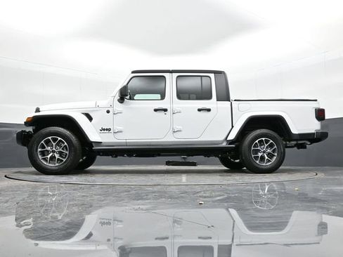 Used 2024 Jeep Gladiator Sport image 42
