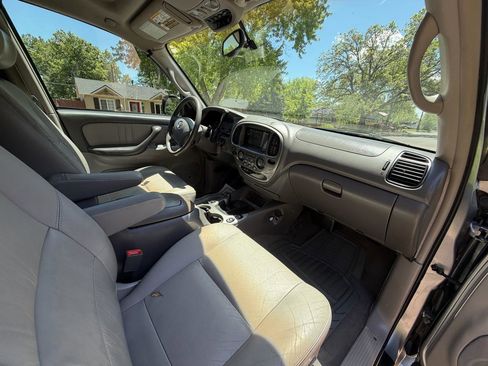Used 2004 Toyota Sequoia Limited AWD/4WD image 18