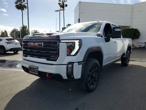 Used 2024 GMC Sierra 2500 AT4 w/ AT4 Premium Plus Package image 2