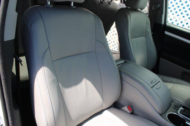 Used 2016 Toyota Highlander XLE FWD image 12