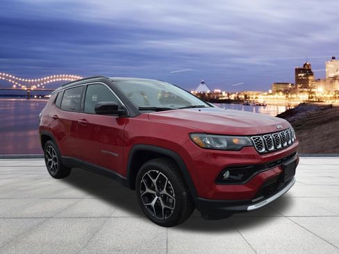 Used 2025 Jeep Compass Limited image 4