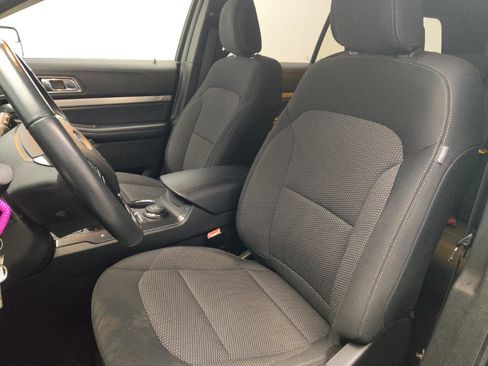 Used 2018 Ford Explorer XLT AWD/4WD image 17