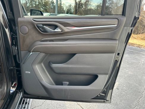 Used 2021 GMC Yukon XL Denali w/ Denali Premium Package image 17