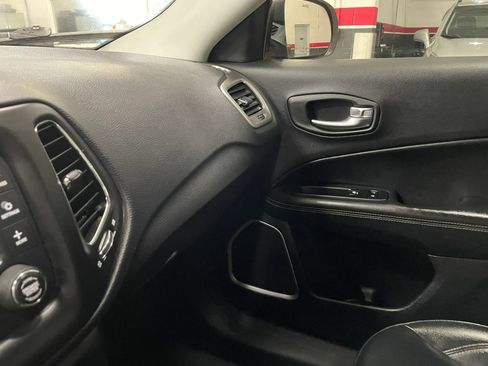 Used 2017 Jeep Compass Latitude FWD image 36