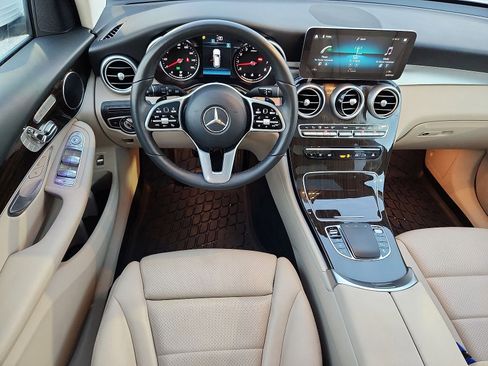 Used 2021 Mercedes-Benz GLC 300 4MATIC image 21