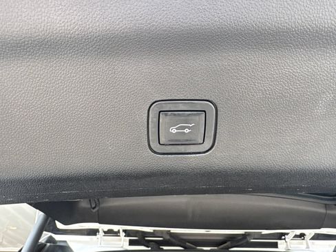 Used 2021 Chevrolet Tahoe Premier w/ Premium Package RWD image 20