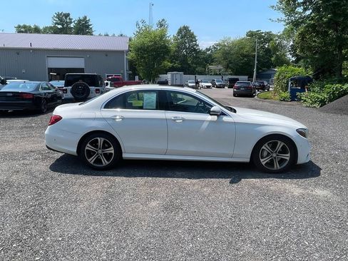 Used 2017 Mercedes-Benz E 300 4MATIC image 4