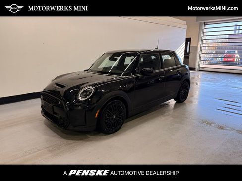 Used 2023 MINI Cooper S image 1