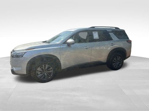 Used 2025 Nissan Pathfinder SV AWD/4WD image 9