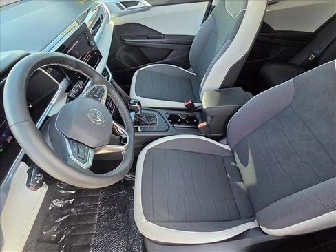 New 2026 Volkswagen Taos SE FWD image 4