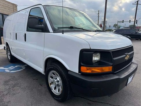 Used 2014 Chevrolet Express 1500 RWD image 3