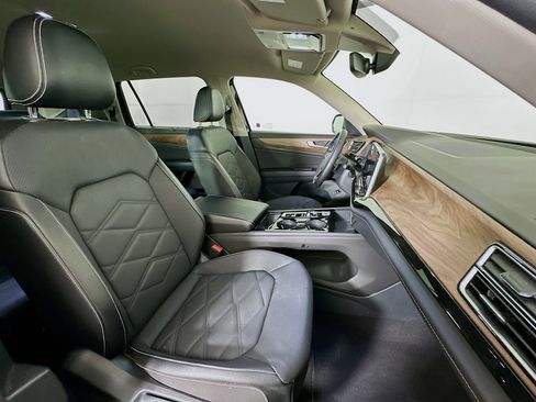 Used 2025 Volkswagen Atlas SE image 32