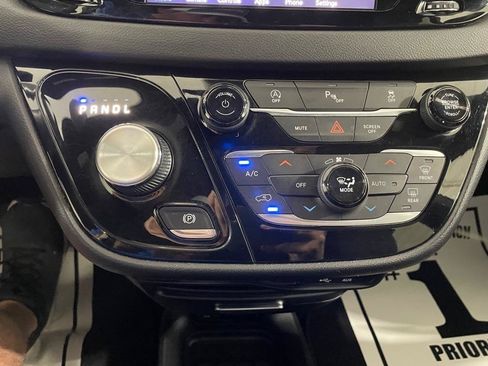Used 2020 Chrysler Pacifica Touring-L AWD/4WD image 30