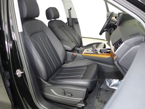 Used 2023 Audi Q5 2.0T Premium w/ Convenience Package image 19