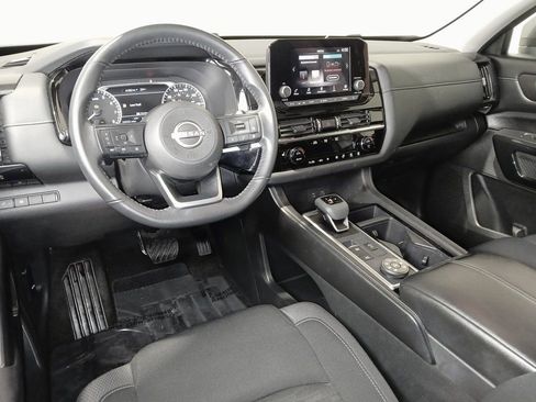 Used 2024 Nissan Pathfinder SV image 9