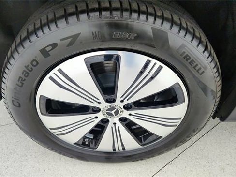 Used 2024 Mercedes-Benz EQB 250+ w/ Driver Assistance Package image 58