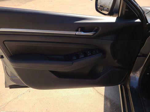 Used 2023 Nissan Altima 2.5 SV w/ SV Premium Package image 16