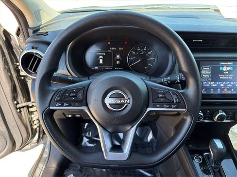 Used 2023 Nissan Kicks SV image 17