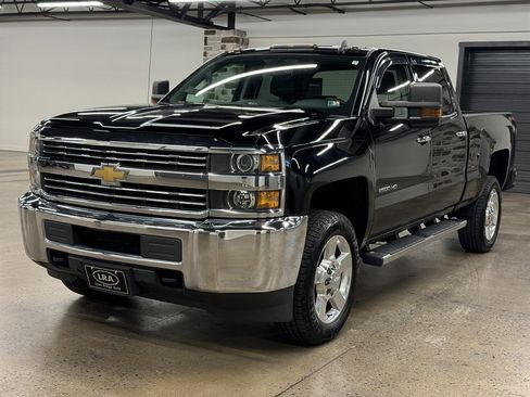 Used 2017 Chevrolet Silverado 2500 W/T w/ Snow Plow Prep Package AWD/4WD image 3
