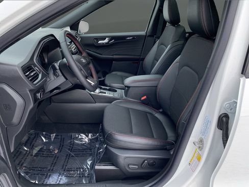 New 2026 Ford Escape ST-Line w/ Cold Weather Package AWD/4WD image 4