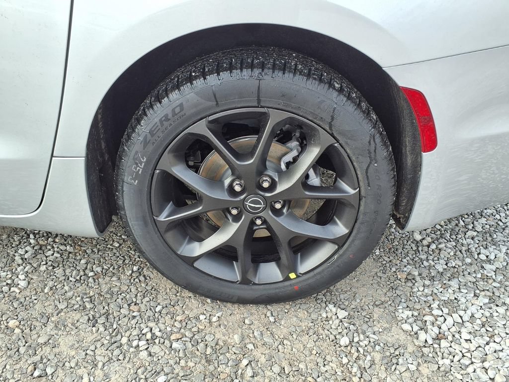 New 2026 Chrysler Pacifica Select w/ S Appearance Package FWD image 31