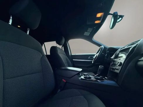 Used 2019 Ford Explorer XLT w/ Equipment Group 201A AWD/4WD image 13