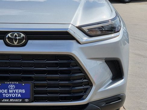Used 2025 Toyota Grand Highlander FWD image 4