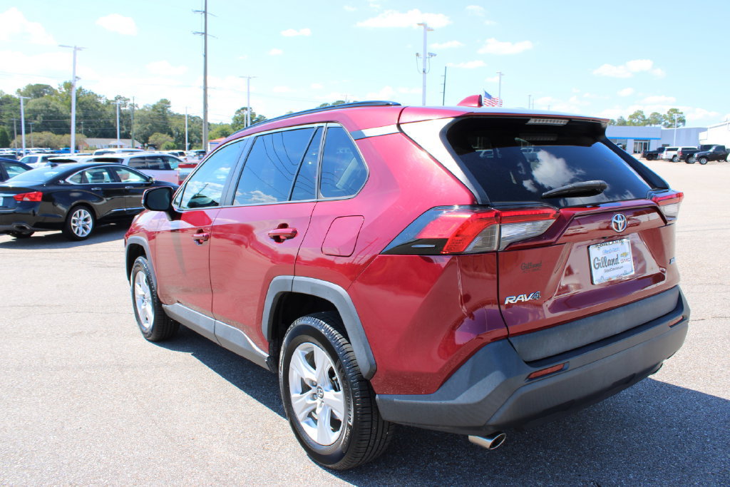 Used 2020 Toyota RAV4 XLE w/ Convenience Package FWD image 7