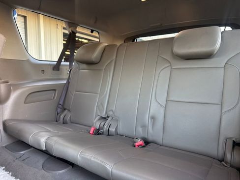 Used 2019 Chevrolet Suburban LT image 18
