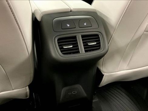 Used 2024 Buick Envision Avenir AWD/4WD image 33