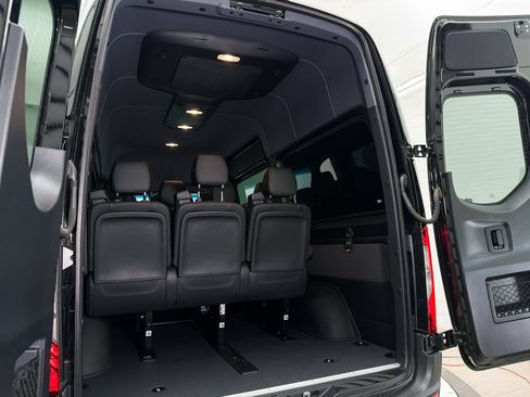 Used 2024 Mercedes-Benz Sprinter 2500 image 26