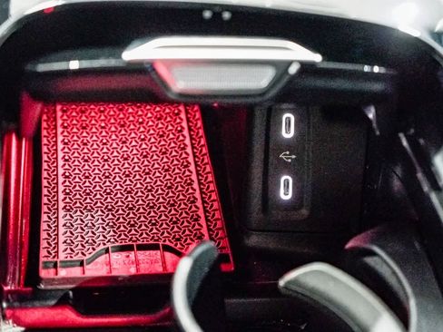 Used 2025 Mercedes-Benz GLC 300 image 22