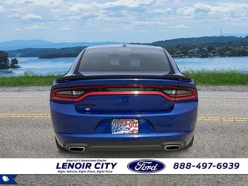 Used 2022 Dodge Charger SXT w/ Blacktop Package RWD image 4