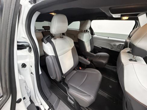 Used 2023 Toyota Sienna XLE FWD image 26