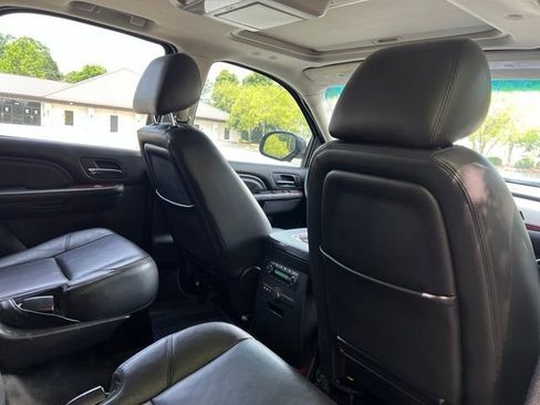 Used 2013 Cadillac Escalade Premium AWD/4WD image 18