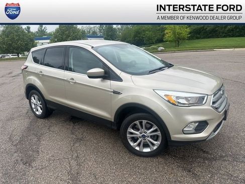 Used 2017 Ford Escape SE w/ SE Cold Weather Package AWD/4WD image 1