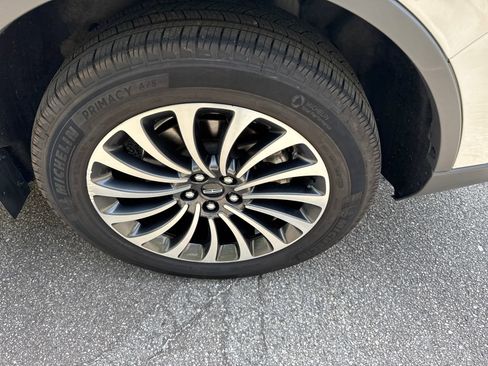 Used 2022 Lincoln Aviator AWD w/ Premium Package image 20