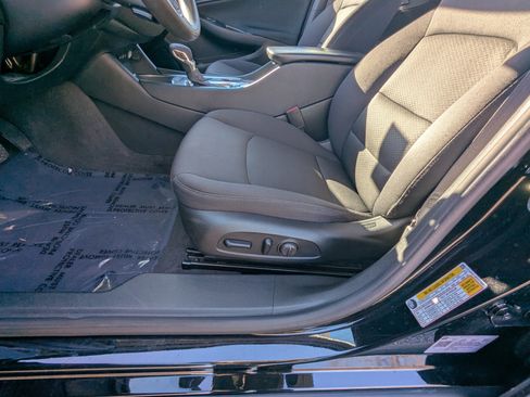 Used 2023 Chevrolet Malibu LT image 15