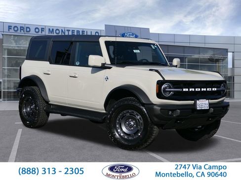 Used 2025 Ford Bronco Outer Banks w/ Sasquatch Package image 1